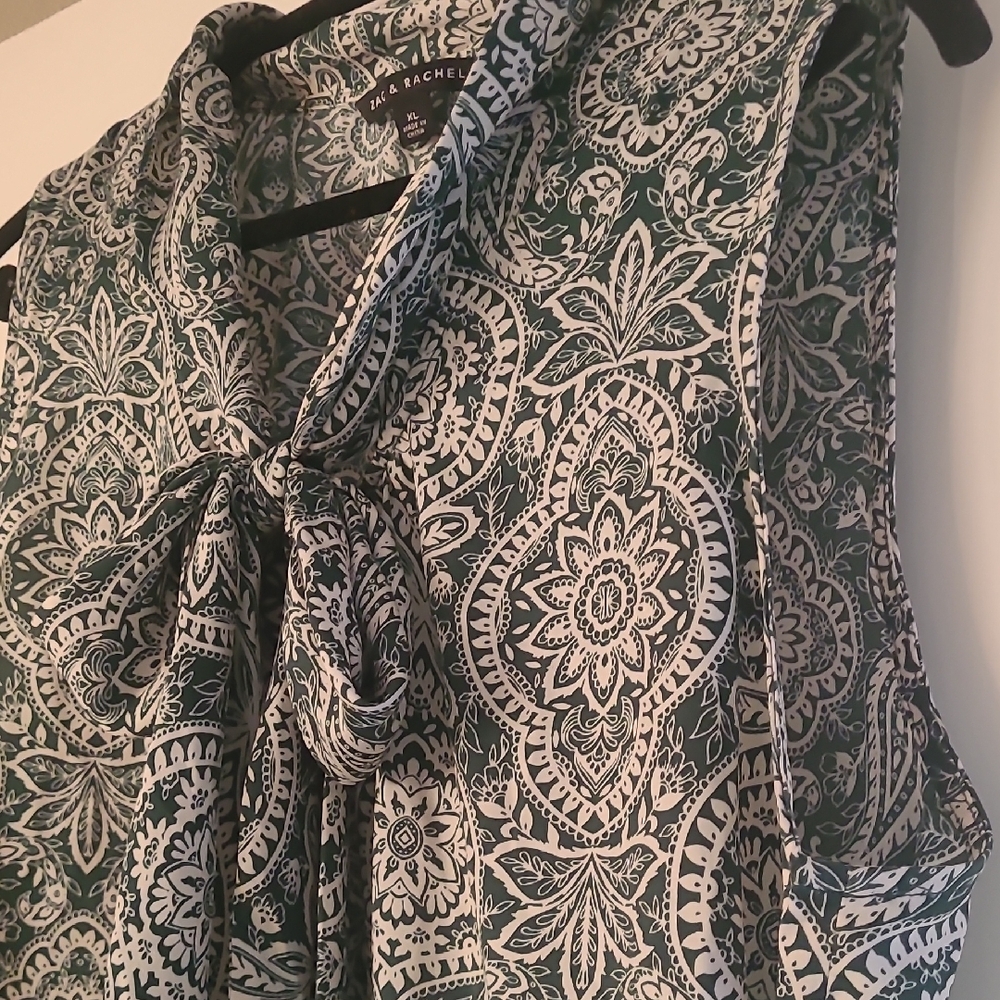 Zac & Rachel Green and White Paisley Tie-Neck Sleeveless Top - Picture 5 of 5